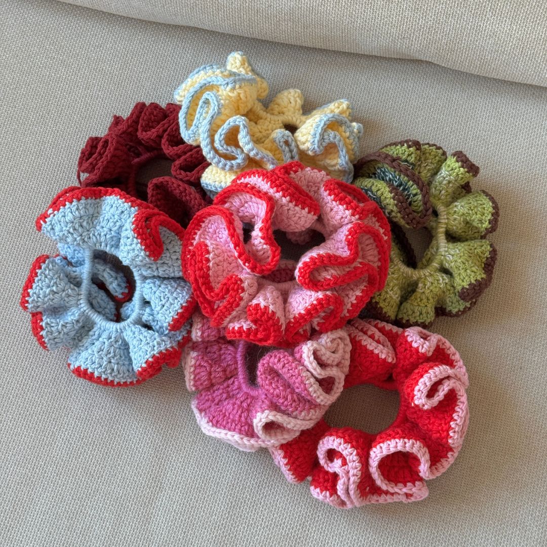 Lyra Scrunchie (english)